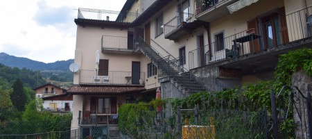 Serina, ai piedi del Monte Alben, panoramico fabbricato abitabile costituito da 2 alloggi