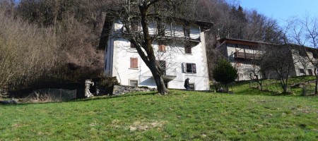 San Giovanni Bianco alture occasione antico podere con cascina, stalle e terreno