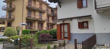Sant’Omobono Terme centralissima villetta schiera finemente ristrutturata con giardinetto
