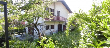 Sant’Omobono Terme adorabile villetta bifamiliare con giardino uso esclusivo e posto auto