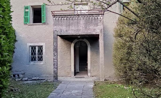 Sant’Omobono Terme porzione di casa storica con giardino privato recintato